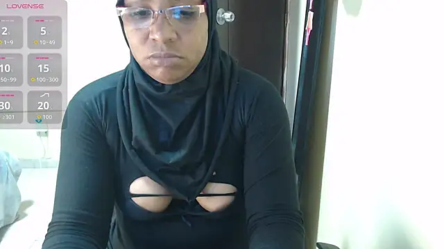 Snapshot of Aaliyah_brown chatting on 11-26-25, 12:27 Aaliyah brown online show from 11-26-25, 12:27