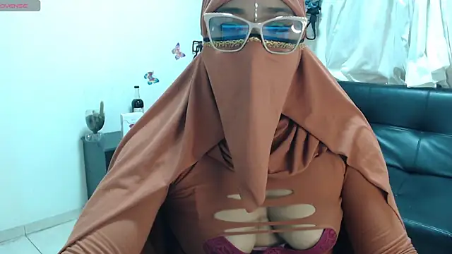 Snapshot of Aaliyah_brown chatting on 01-12-25, 08:36 Aaliyah brown online show from 01-12-25, 08:36