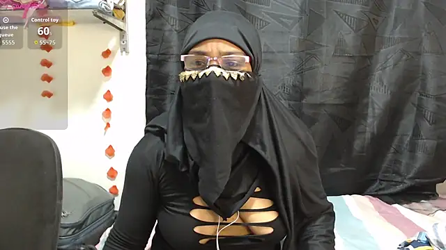 Snapshot of Aaliyah_brown chatting on 11-08-25, 03:21 Aaliyah brown online show from 11-08-25, 03:21