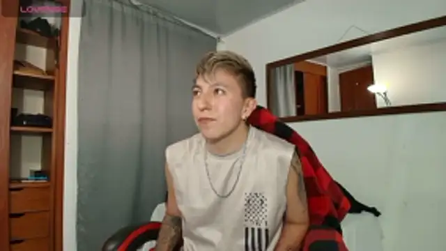 Snapshot of Sexyboy_666 chatting on 06-10-26, 06:03 Sexyboy 666 online show from 06-10-26, 06:03