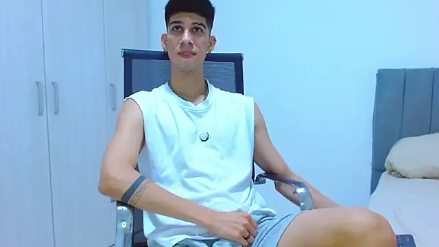 Snapshot of jhony-sex chatting on 10-17-25, 06:28 jhony-sex online show from 10-17-25, 06:28