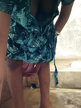 Snapshot of Bengoli--bhabhi chatting on 03-08-25, 03:17 Bengoli--bhabhi online show from 03-08-25, 03:17