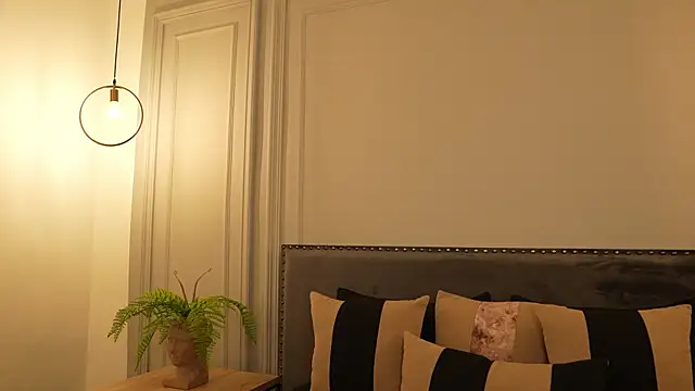 IrisBaker online show from 10-28-25, 09:36