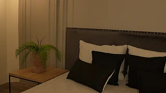 IrisBaker online show from 02-06-26, 10:17