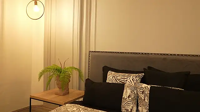 IrisBaker online show from 10-16-25, 09:12