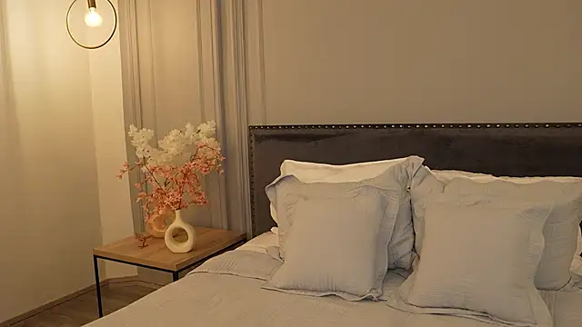 IrisBaker online show from 05-09-26, 10:35