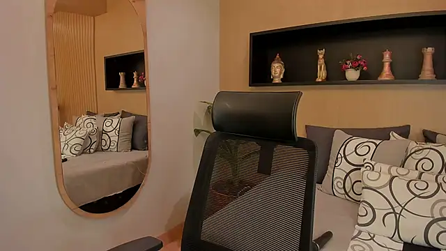 IrisBaker online show from 03-14-25, 01:37