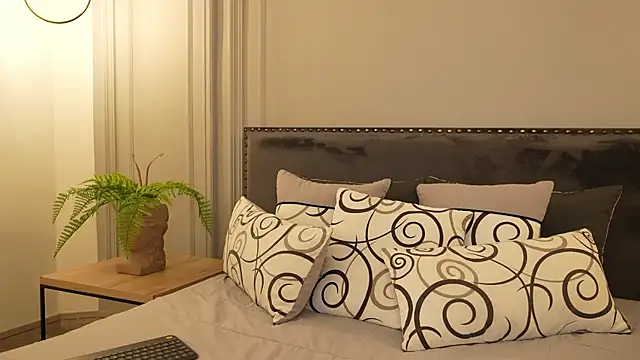 IrisBaker online show from 11-13-25, 09:08