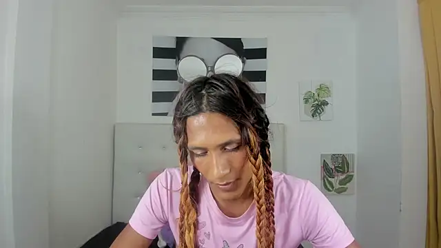 Brisahott online show from 12-18-25, 07:40