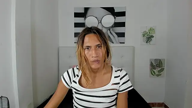 Brisahott online show from 09-23-25, 07:54