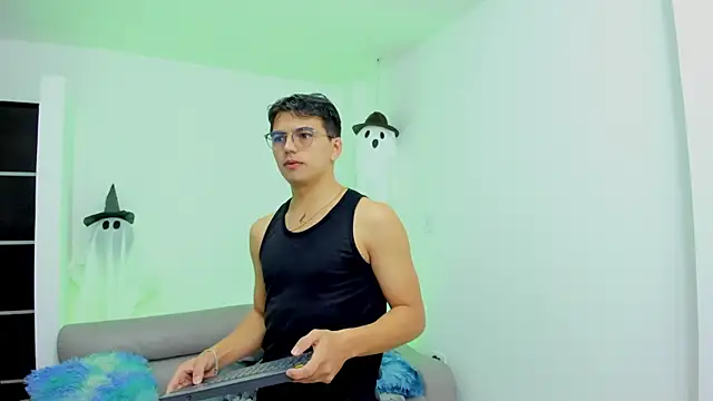 UNIVERSAL SEXX  online show from 10-13-25, 08:05