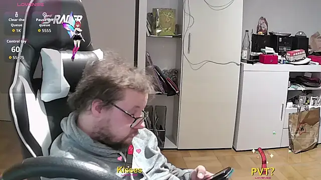 larsgessner30 online show from 11-12-25, 08:23