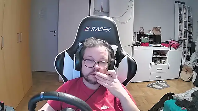 larsgessner30 online show from 10-28-25, 09:36