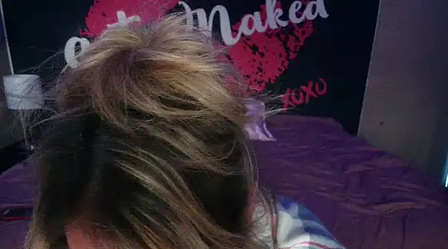 Snapshot of NikkiLynnErotic chatting on 02-25-25, 01:20 NikkiLynnErotic online show from 02-25-25, 01:20