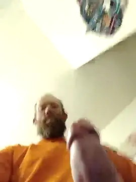 Snapshot of dougyhung2231 chatting on 12-19-25, 01:20 dougyhung2231 online show from 12-19-25, 01:20