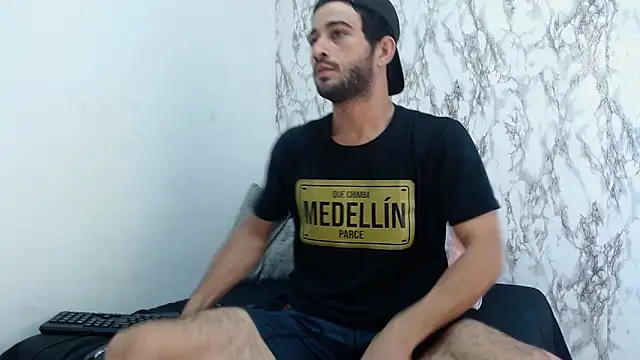 Snapshot of Moon_and_aaron chatting on 02-22-26, 03:42 Moon and aaron online show from 02-22-26, 03:42