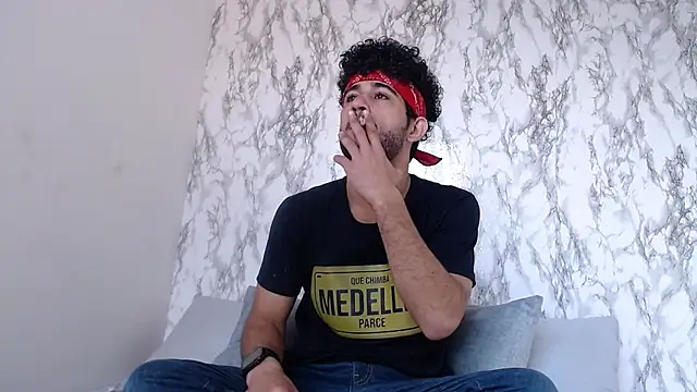 Snapshot of Moon_and_aaron chatting on 02-17-26, 01:30 Moon and aaron online show from 02-17-26, 01:30