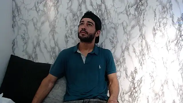 Snapshot of Moon_and_aaron chatting on 03-01-26, 03:39 Moon and aaron online show from 03-01-26, 03:39