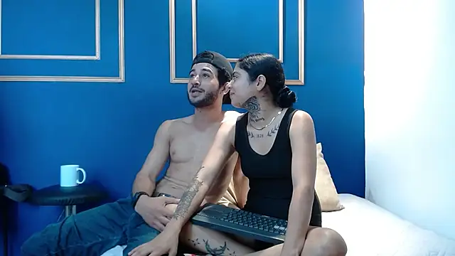 Snapshot of Moon_and_aaron chatting on 02-19-26, 07:00 Moon and aaron online show from 02-19-26, 07:00