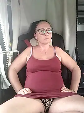 Snapshot of cuplubijoanna chatting on 09-27-25, 10:21 cuplubijoanna online show from 09-27-25, 10:21