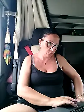 cuplubijoanna online show from 10-31-25, 04:14