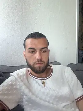 lucasb17 online show from 04-18-26, 04:20