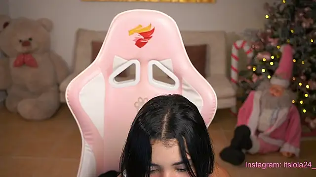 its lola24 online show from 12-31-24, 03:23