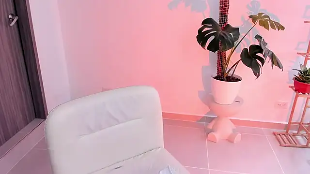 rossth1 online show from 04-10-26, 07:32