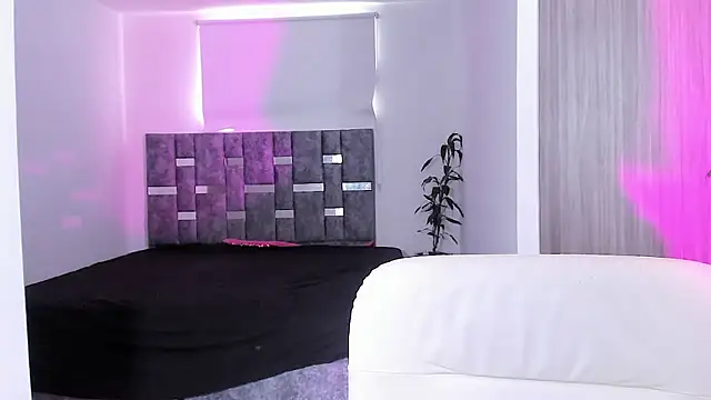 rossth1 online show from 05-08-26, 04:44