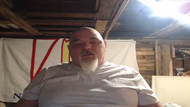 Newfiesausage1972 online show from 02-23-26, 09:10