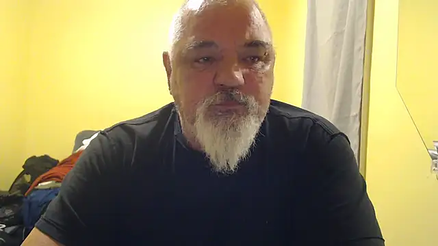 Newfiesausage1972 online show from 11-01-25, 11:20