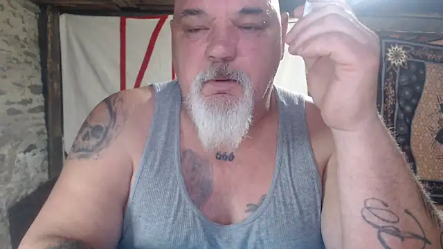 Newfiesausage1972 online show from 04-19-26, 11:33