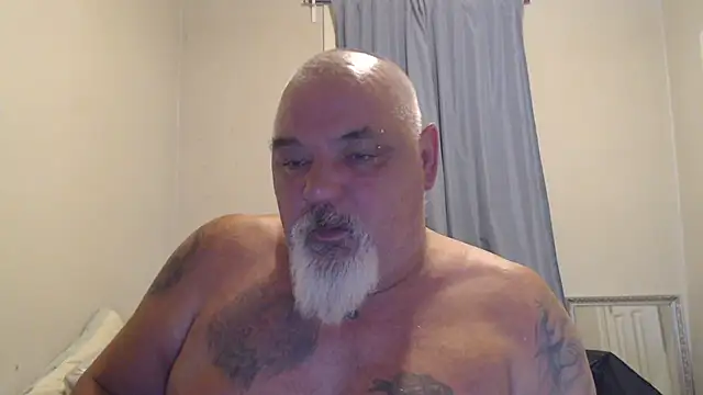 Newfiesausage1972 online show from 10-19-25, 07:27