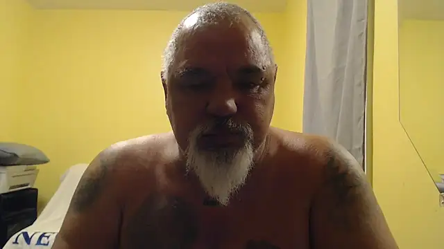 Newfiesausage1972 online show from 11-13-25, 09:35