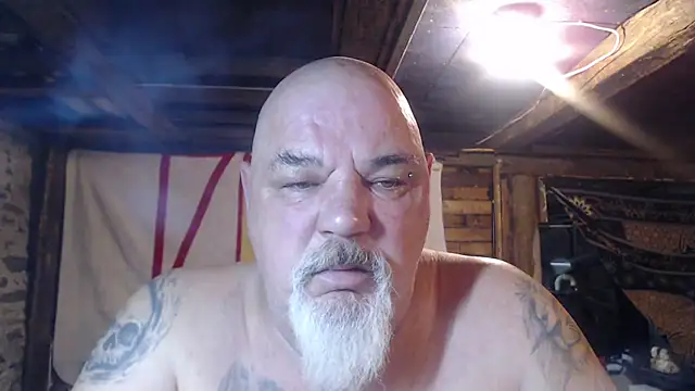 Newfiesausage1972 online show from 03-22-26, 06:59