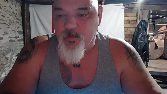 Newfiesausage1972 online show from 11-23-25, 12:04