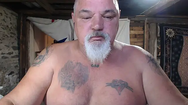 Newfiesausage1972 online show from 07-13-26, 11:20