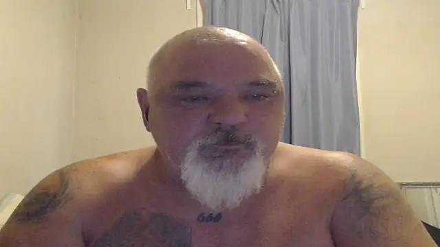 Newfiesausage1972 online show from 10-21-25, 01:21