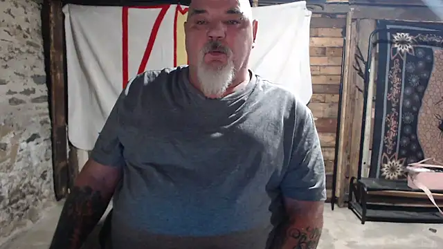 Newfiesausage1972 online show from 01-15-26, 11:57