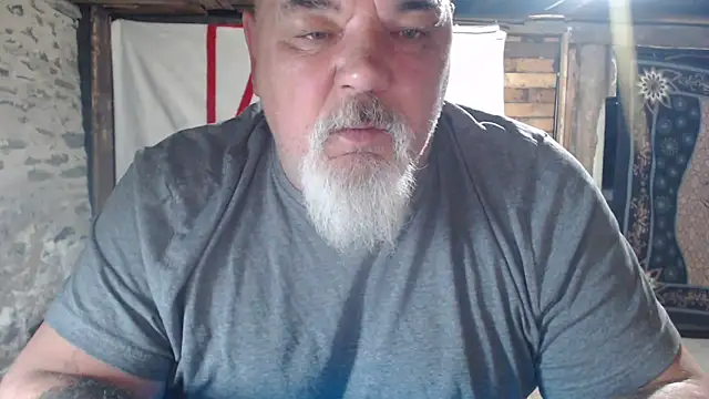 Newfiesausage1972 online show from 04-26-26, 08:55