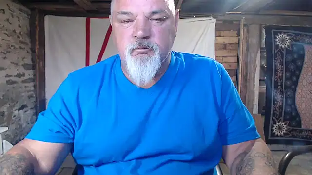 Newfiesausage1972 online show from 06-19-26, 12:11