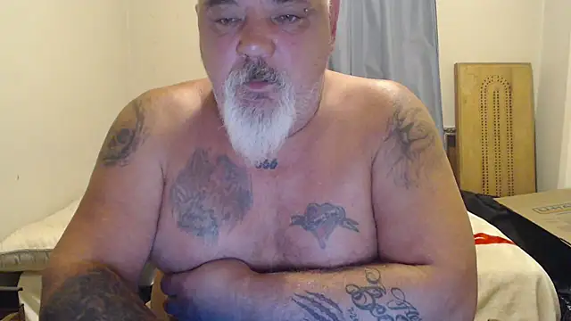 Newfiesausage1972 online show from 09-22-25, 12:33