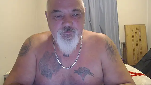 Newfiesausage1972 online show from 09-26-25, 04:36