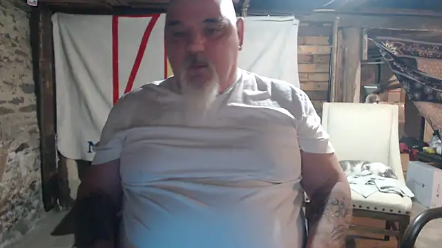 Newfiesausage1972 online show from 02-11-26, 11:48