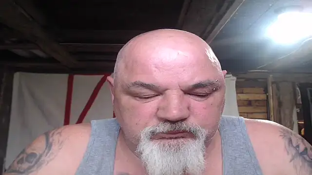 Newfiesausage1972 online show from 04-19-26, 06:21