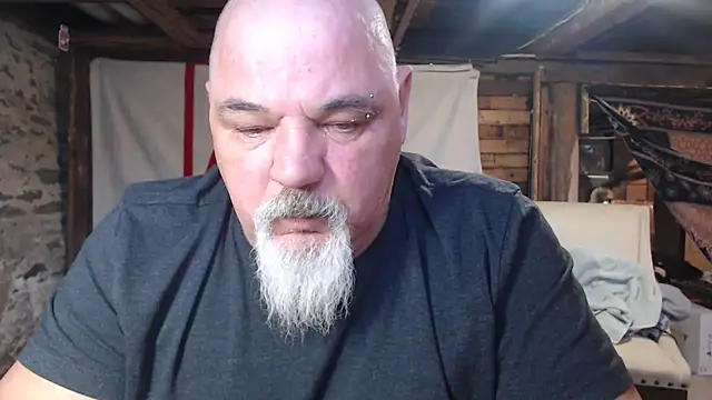 Newfiesausage1972 online show from 03-01-26, 10:10