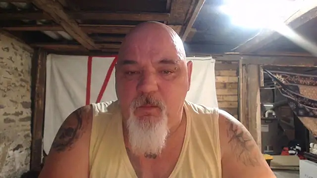 Newfiesausage1972 online show from 03-19-26, 11:27