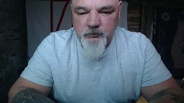 Newfiesausage1972 online show from 04-07-26, 02:52