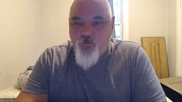 Newfiesausage1972 online show from 09-20-25, 10:37