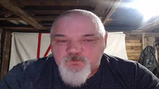 Newfiesausage1972 online show from 12-16-25, 09:08